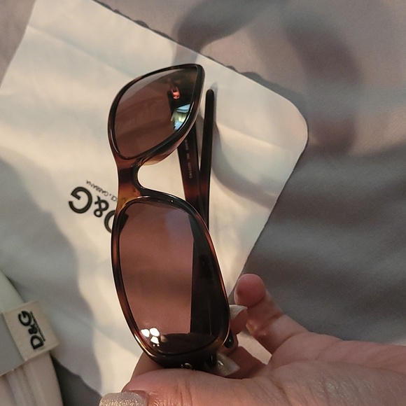 DOLCE AND GABBANA SUNGLASS UNISEX WITH CASE AND CLOTH - Picture 2 of 8